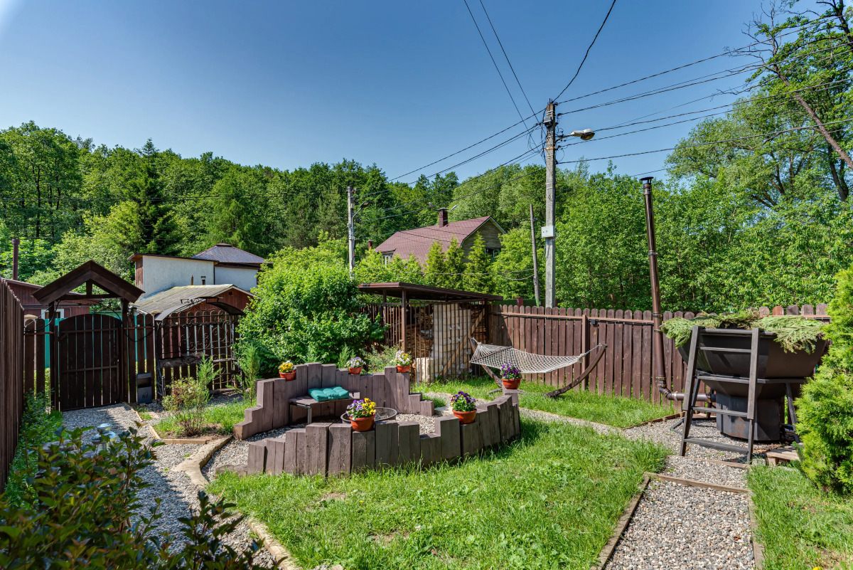 Частный дом с бaнeй на дpoвaх Harmony