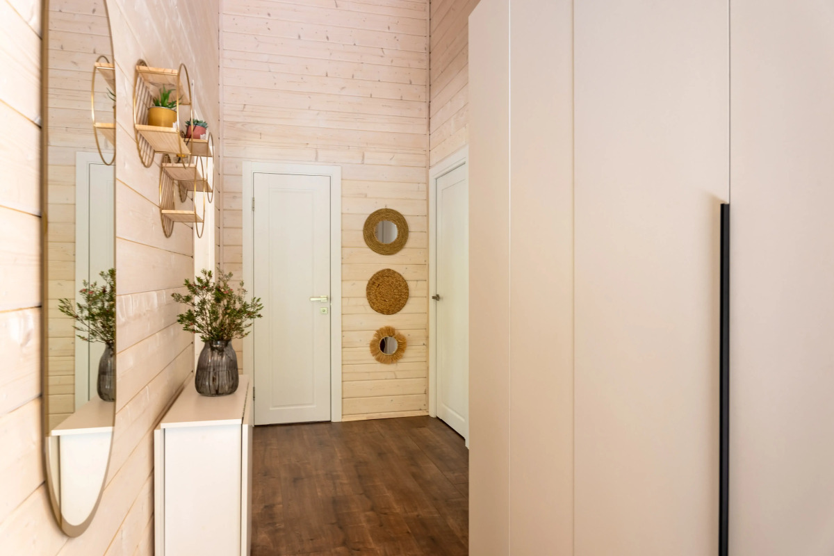 Частный дом в еловом лесу