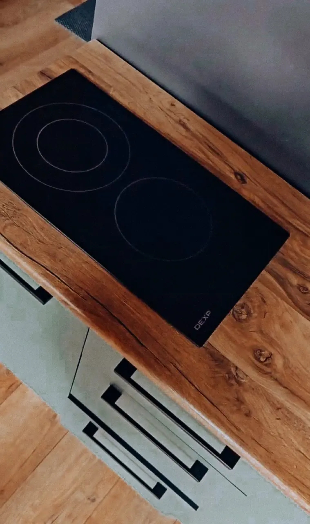 Шале А-фрейм с панорамным остеклением и террасой