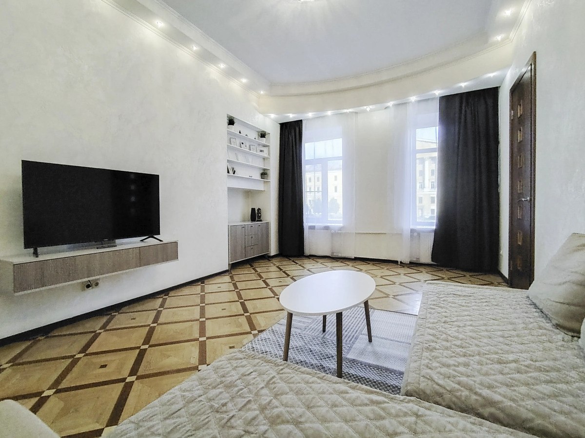 Квартира Трехкомнатная с Видом на Фонтанку