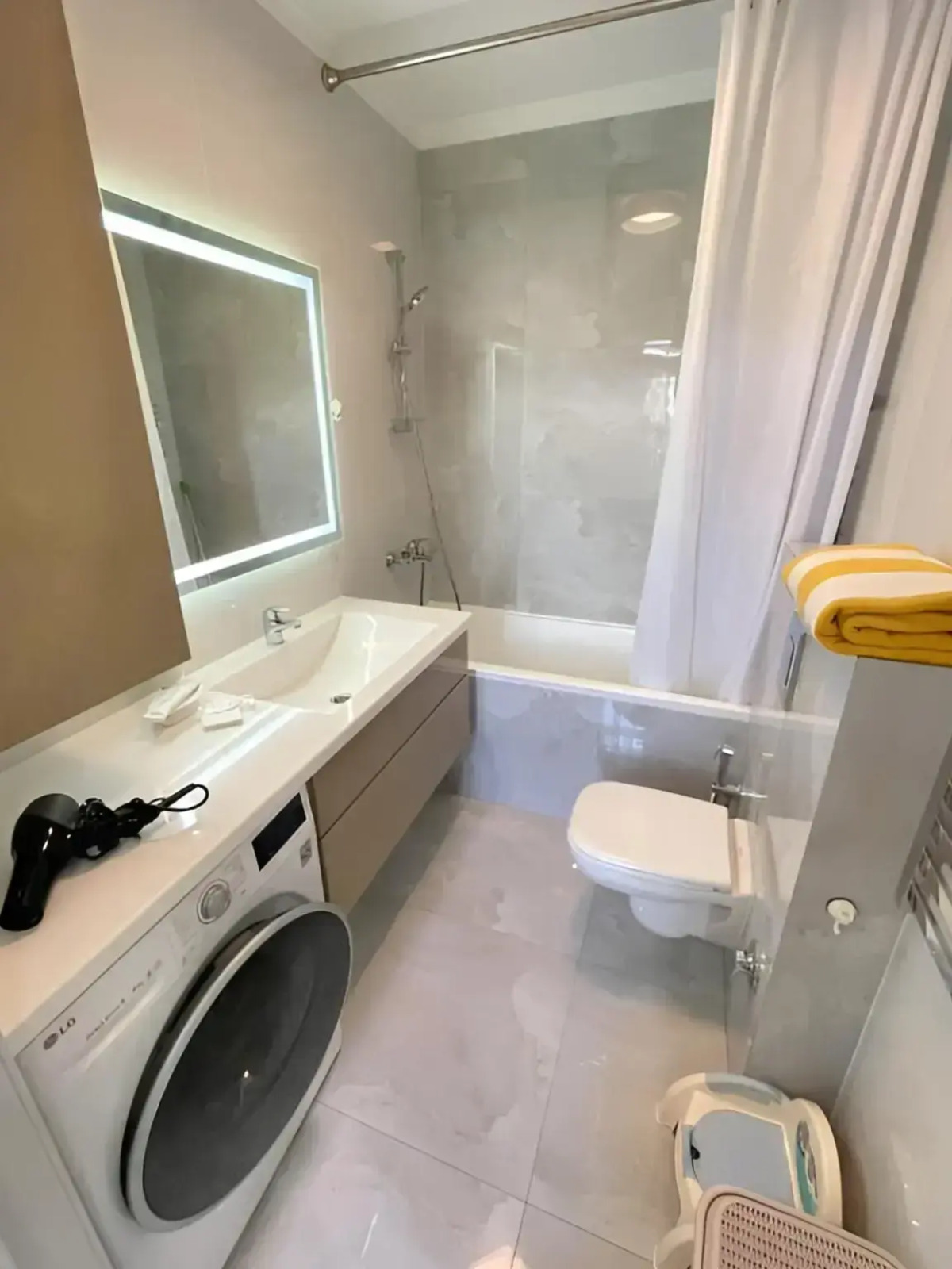 Апартаменты Айсберг с видом на храм с балконом