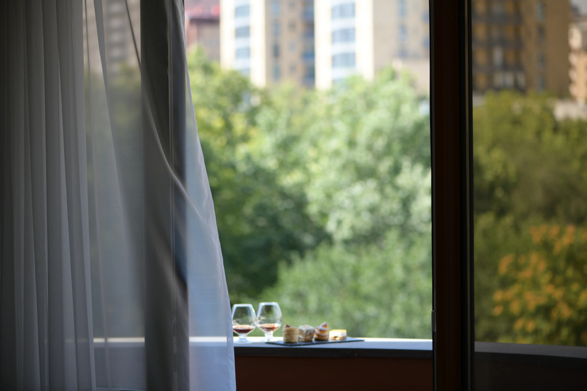 Апартаменты улучшенные в центре города от Sweet Home