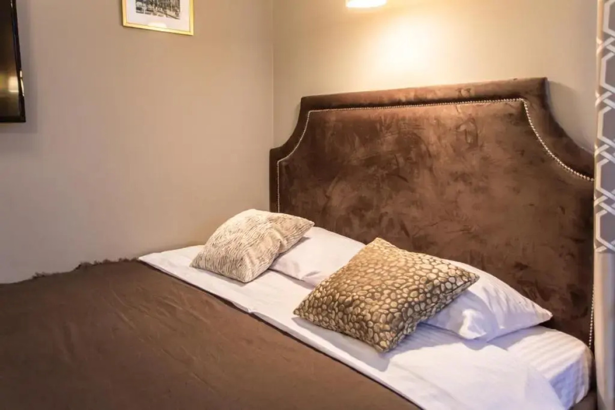 Гостевой дом Four Lions House (Фор Лайонс Хаус)