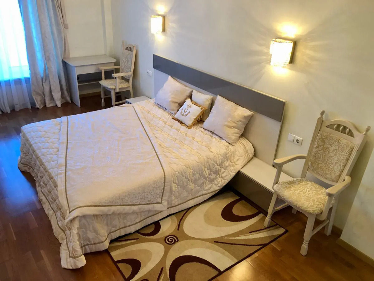 Апартаменты в центре с видом на Севастопольскую бухту