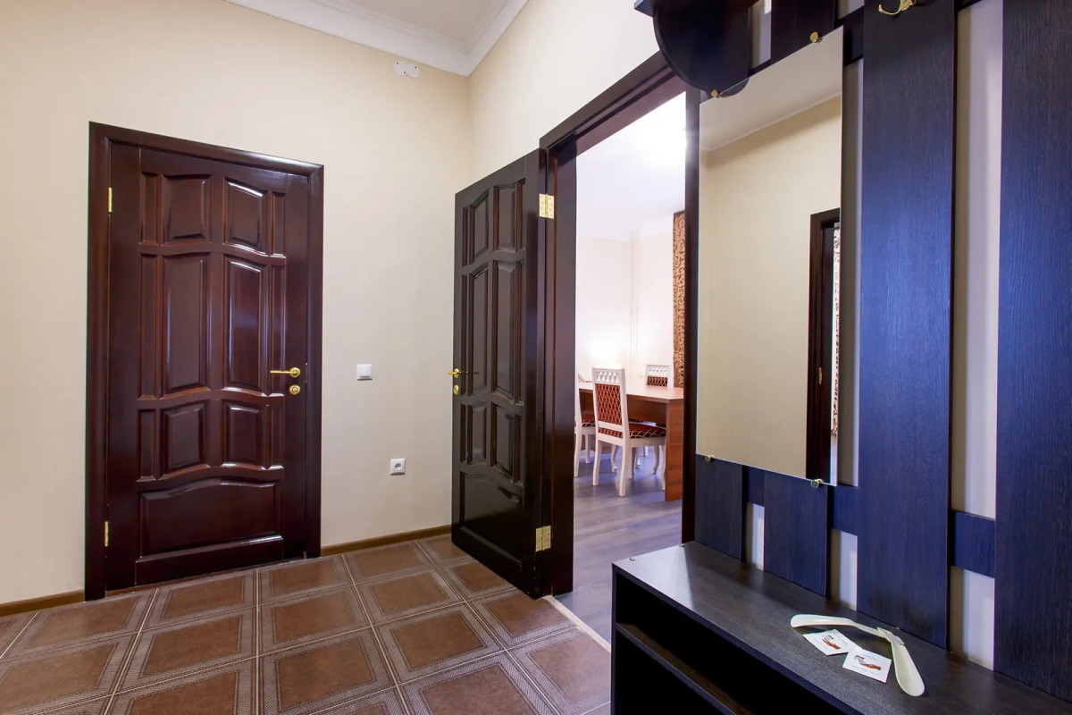 Отель Корона