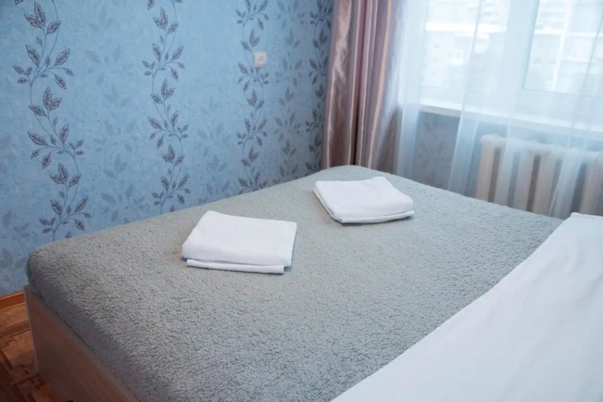 Двухкомнатные апартаменты у ДК Металлургов. Барбарис