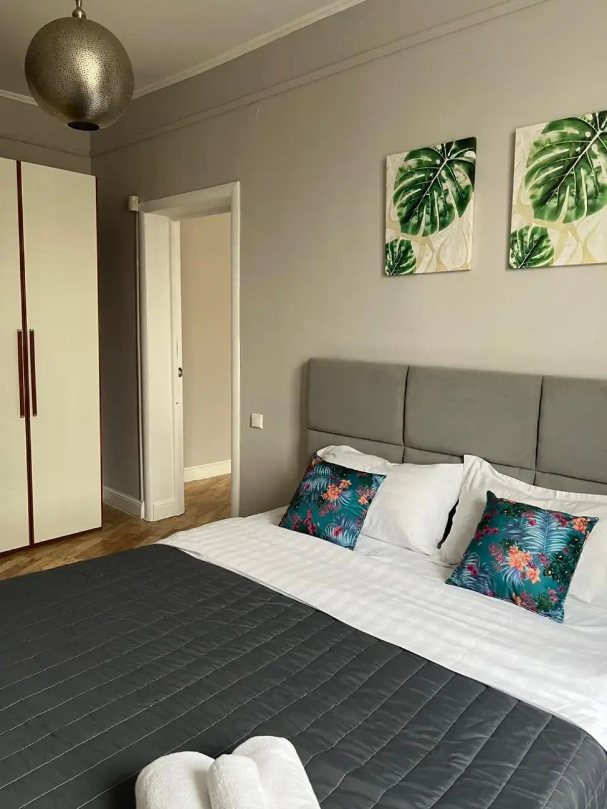 Квартира M.O.O.N APARTMENTS  Толе би Тулебаева кв 8 Центр