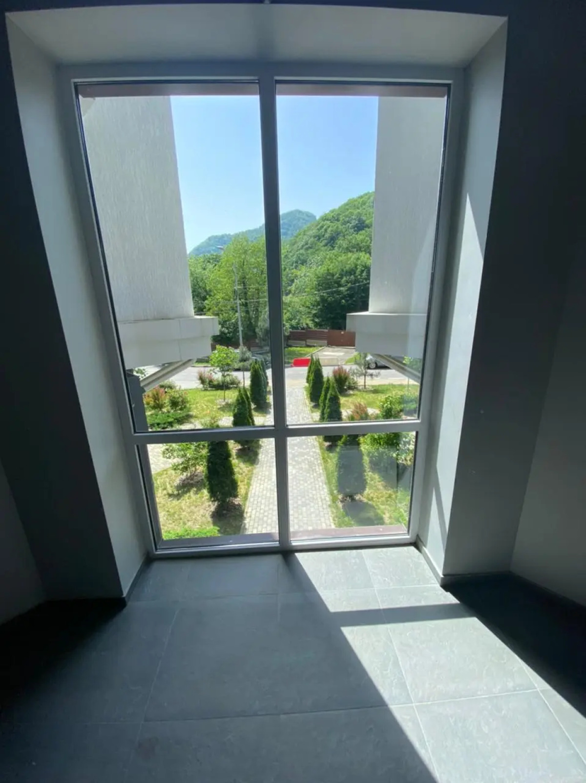 Море квартир с видом на горы