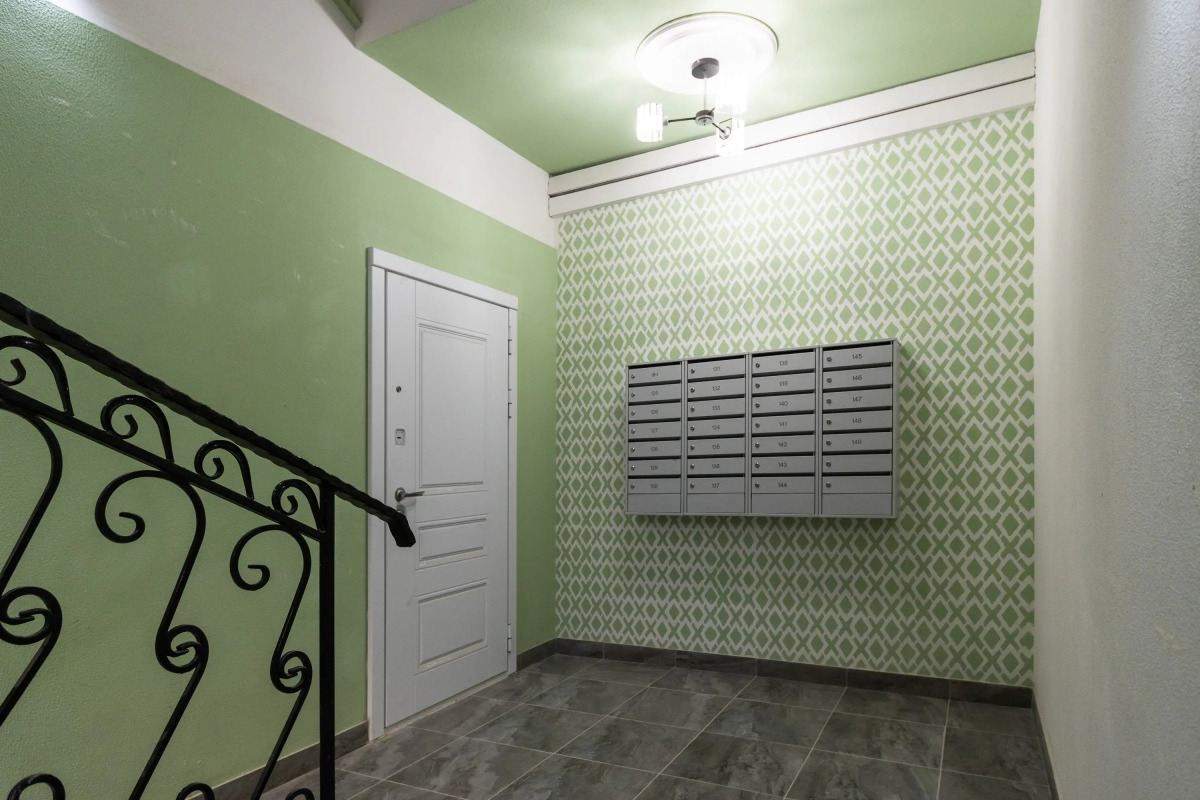 Апартаменты Beige apartment in a historic building in the city center