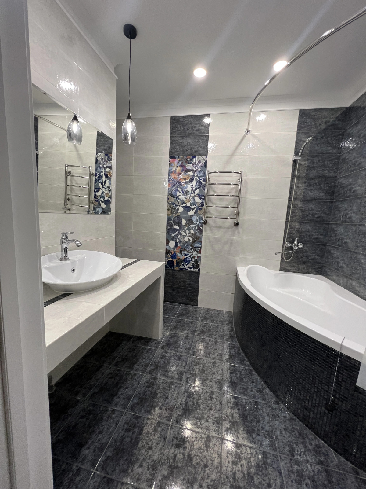 Квартира Просторная Недалеко от Центра с Парковкой