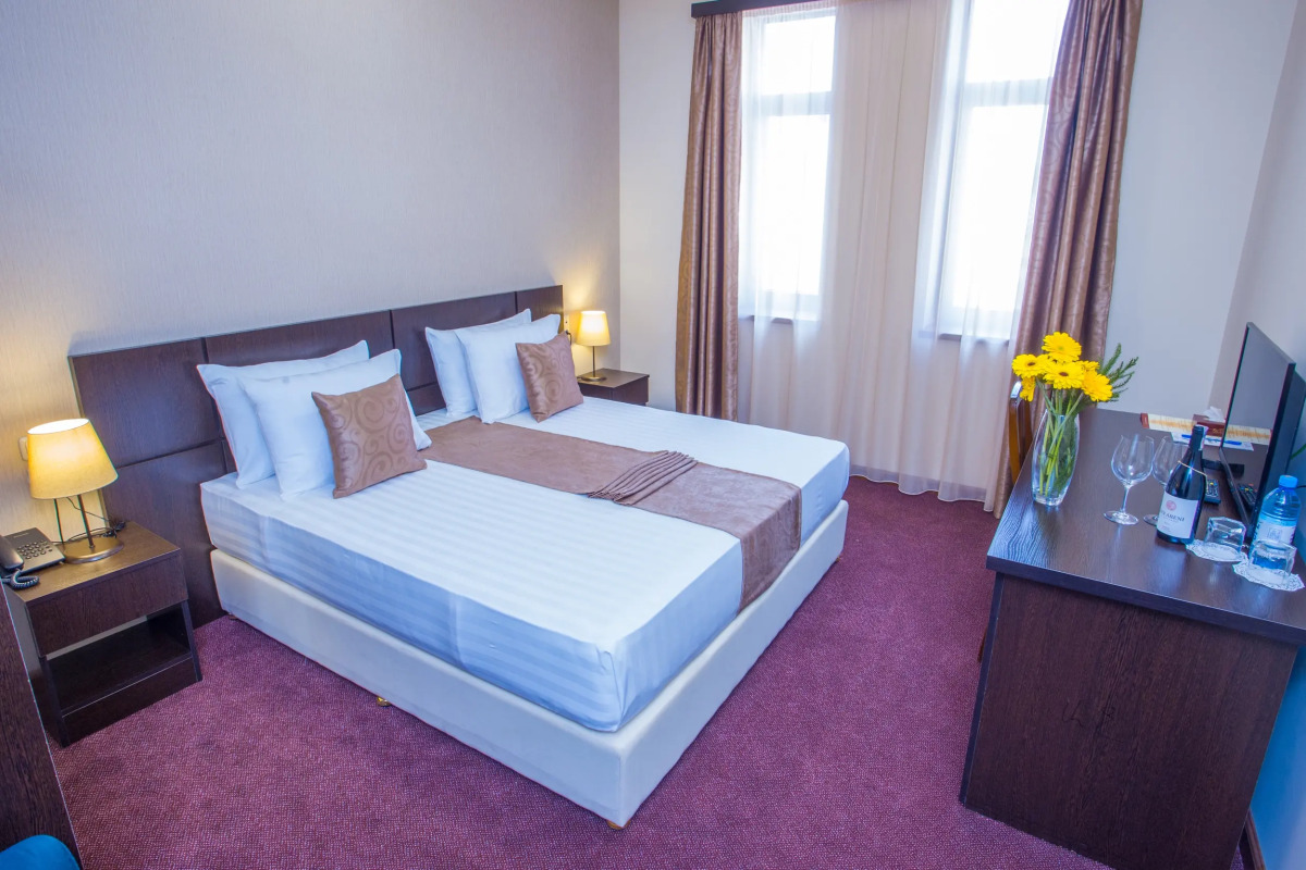 Отель Ani Central Inn