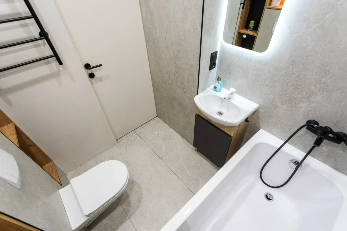 Квартира уютная трехкомнатная с двумя балконами рядом с островом Канта