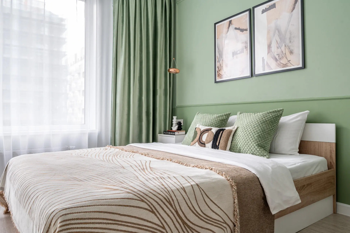 Студия у Метро Космонавтов