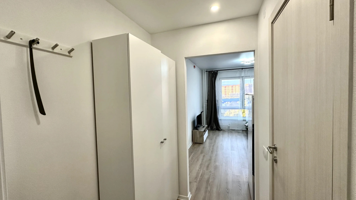 Апартаменты Истоман Two с видом на пруд