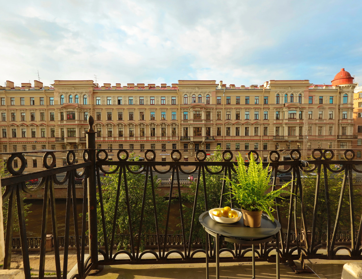 Апартаменты Bird Nest 80 кв.м с Балконом и Видом на Набережную Канала Грибоедова