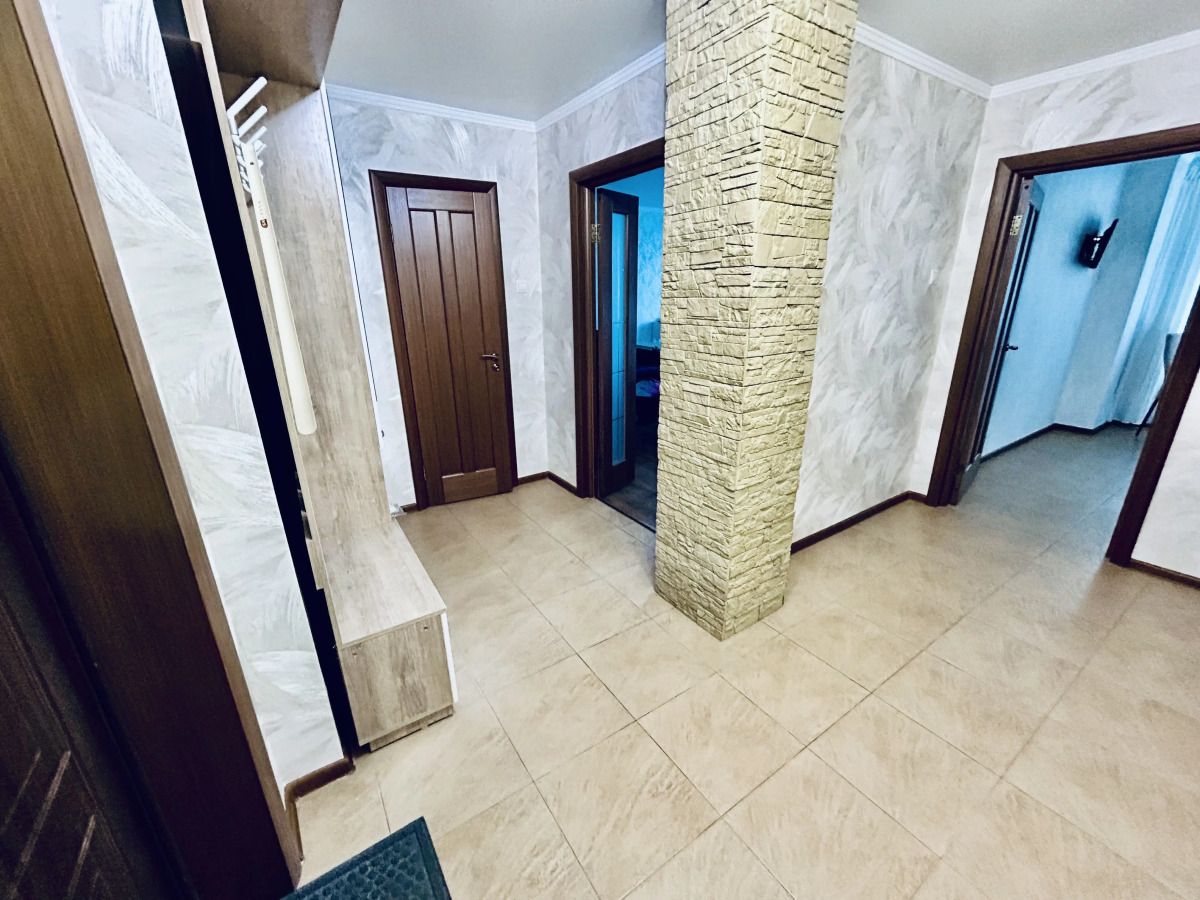 Квартира Уютная просторная однушка (55кв.) с АЛИСОЙ