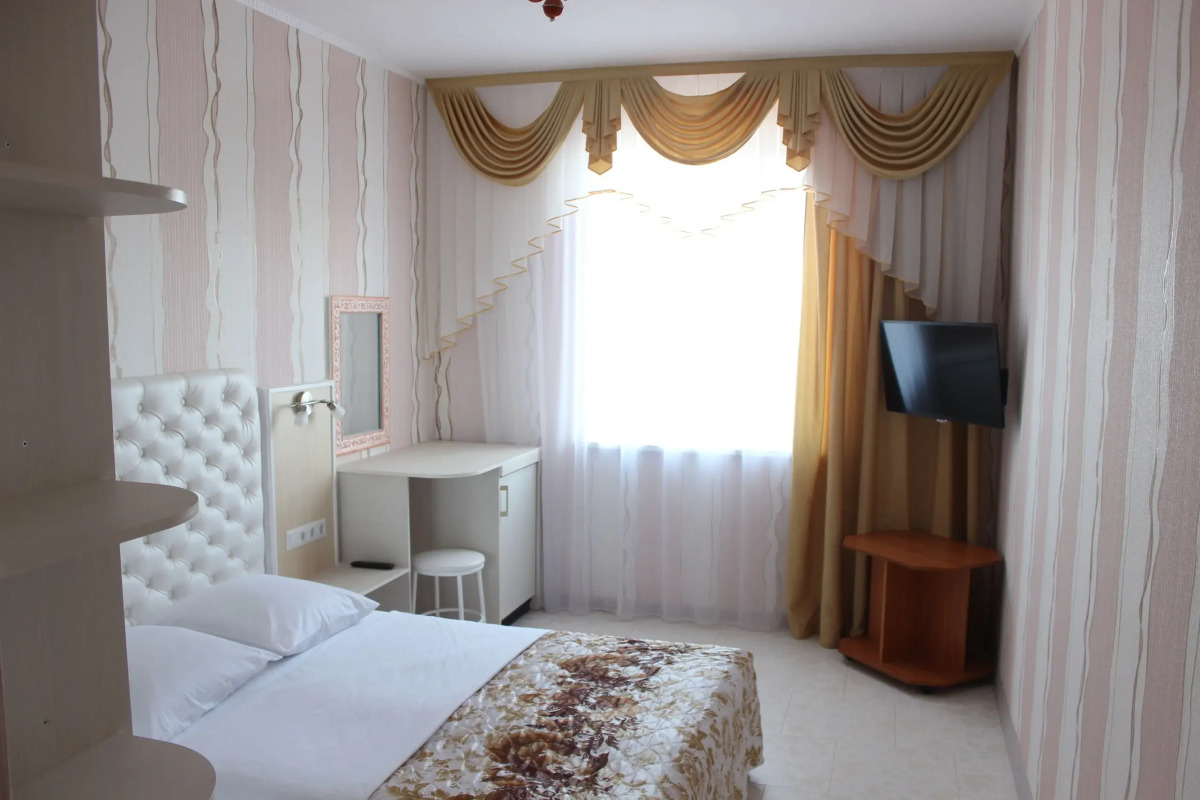 Отель Экватор