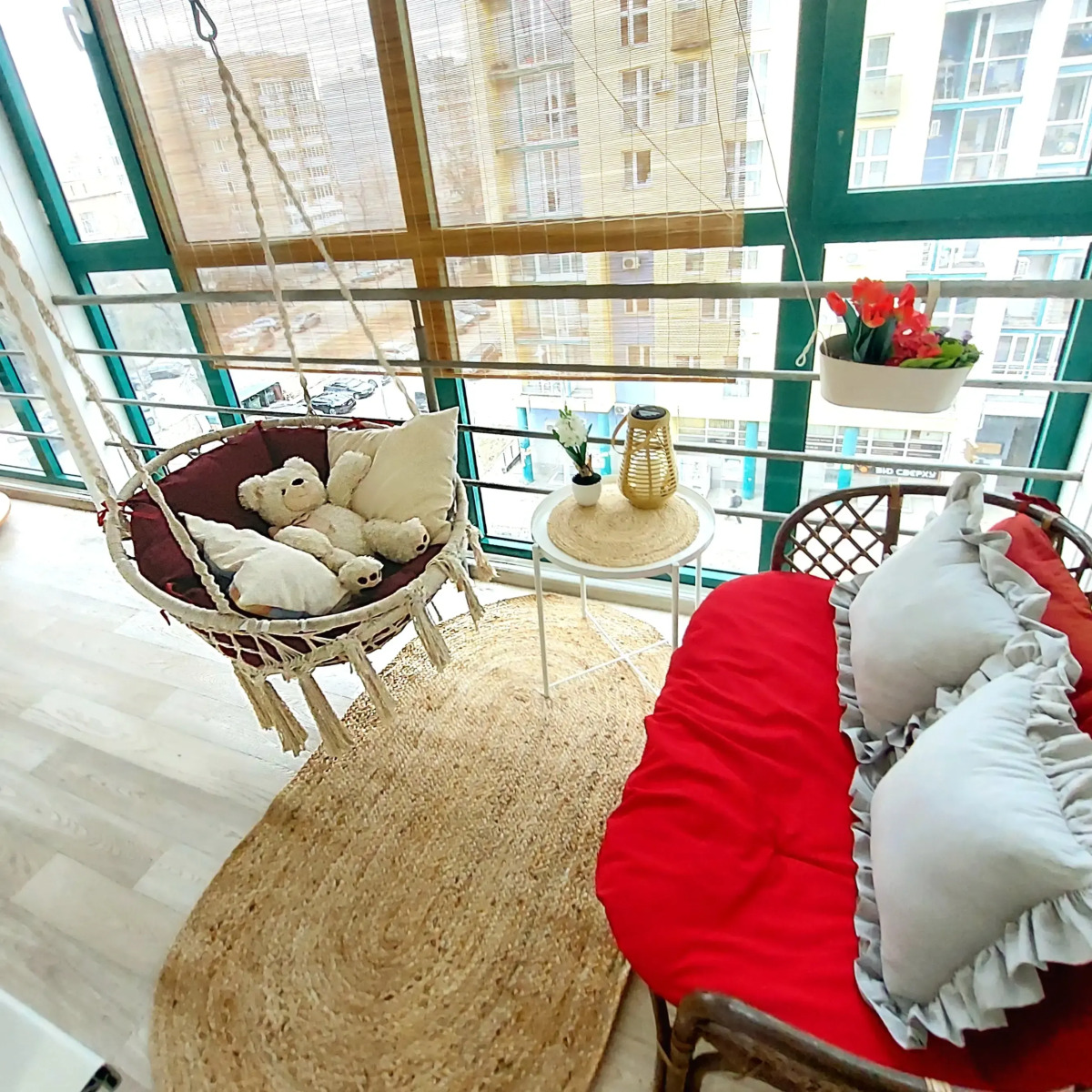 Апартаменты Квартира в центре с качелями на веранде рядом с колесом обозрения