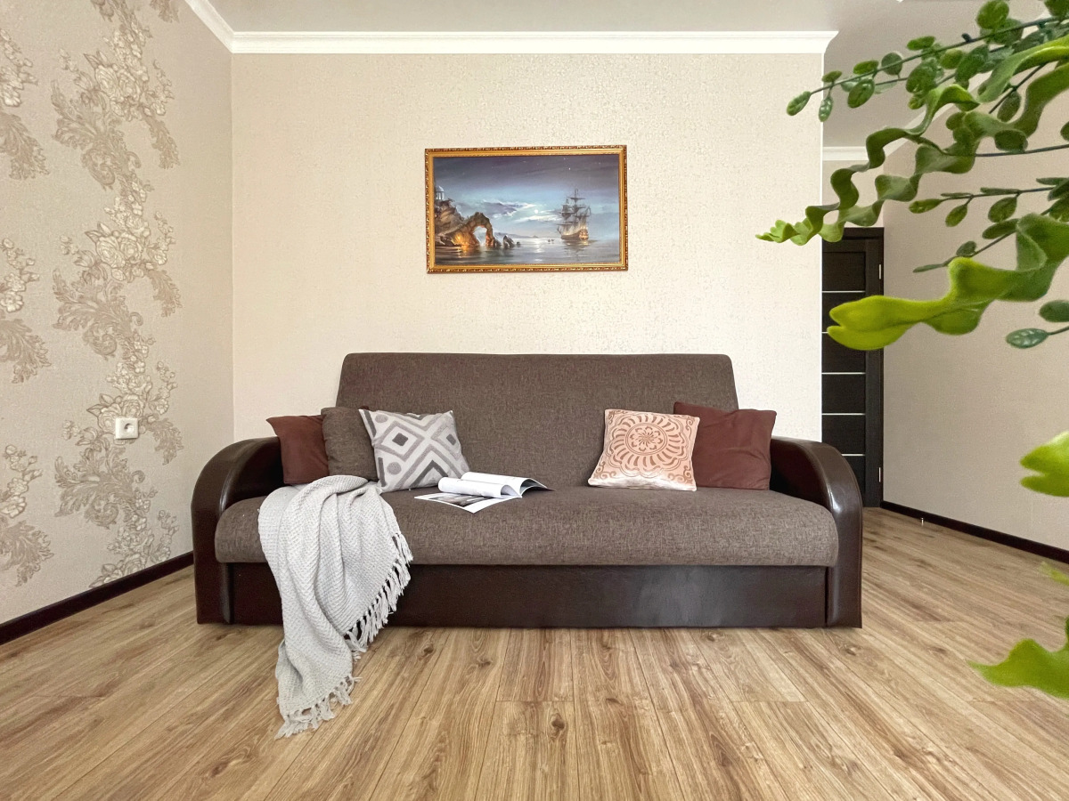 Двухкомнатные Апартаменты Люкс  на 9 человек в курортной зоне Ессентуков