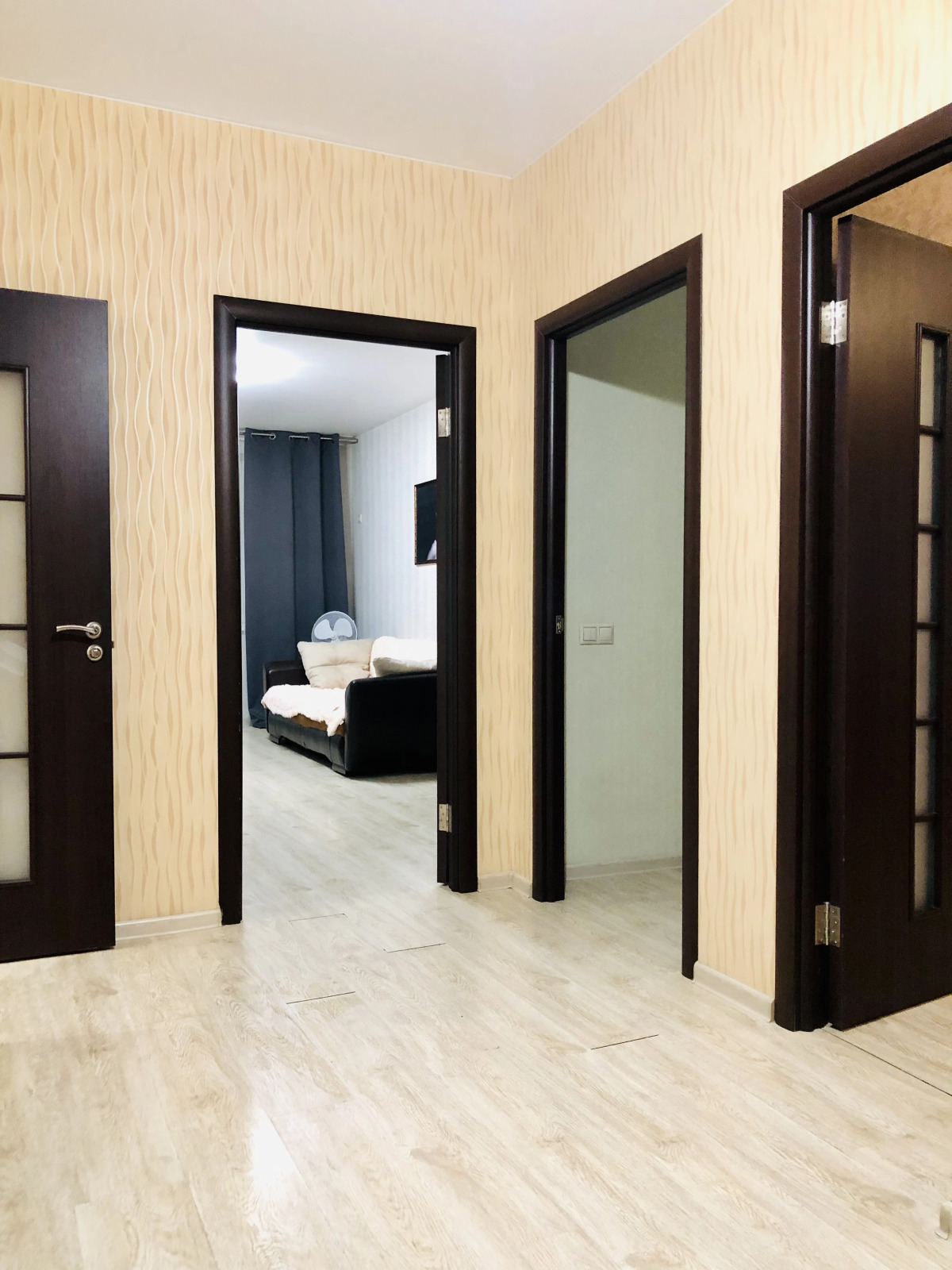 Апартаменты Шикарная двухкомнатная квартира с раздельными комнатами и балконом