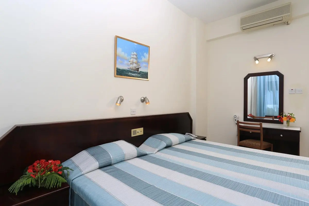 Отель Jacaranda Apartments