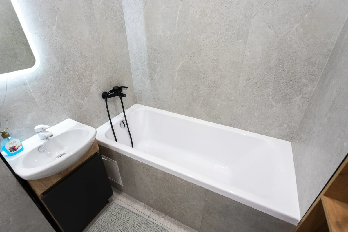 Квартира уютная трехкомнатная с двумя балконами рядом с островом Канта