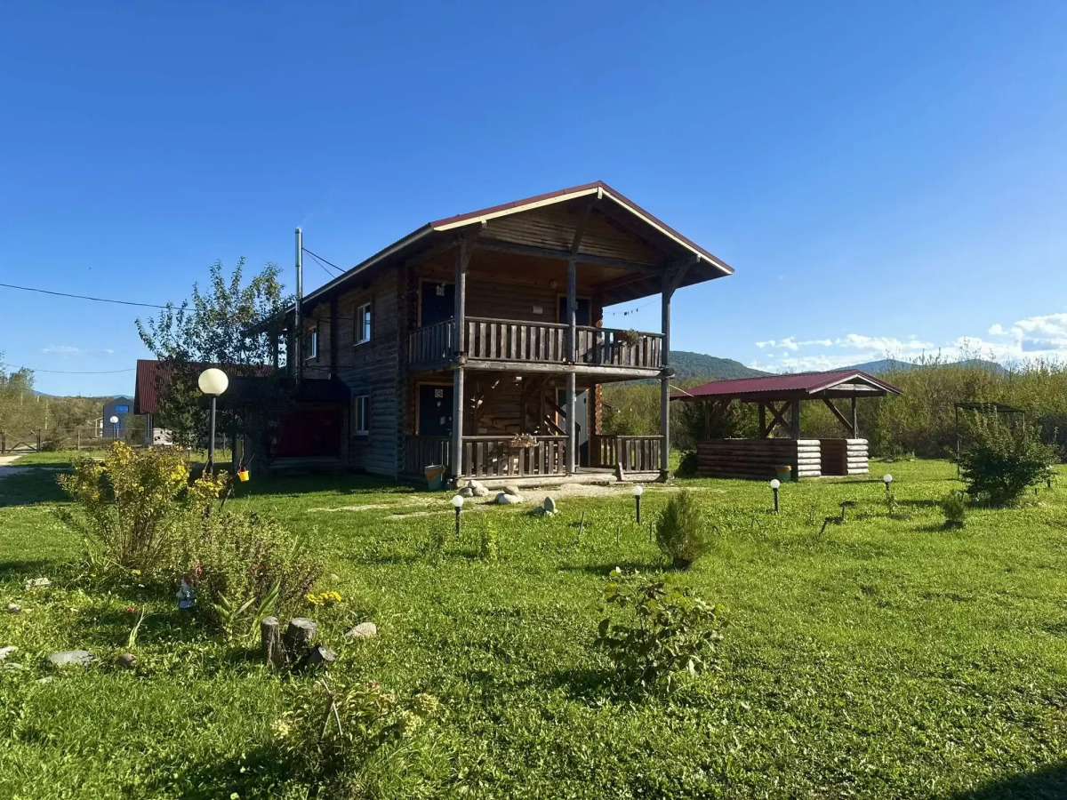 Thach from Travel Hotels Entourage