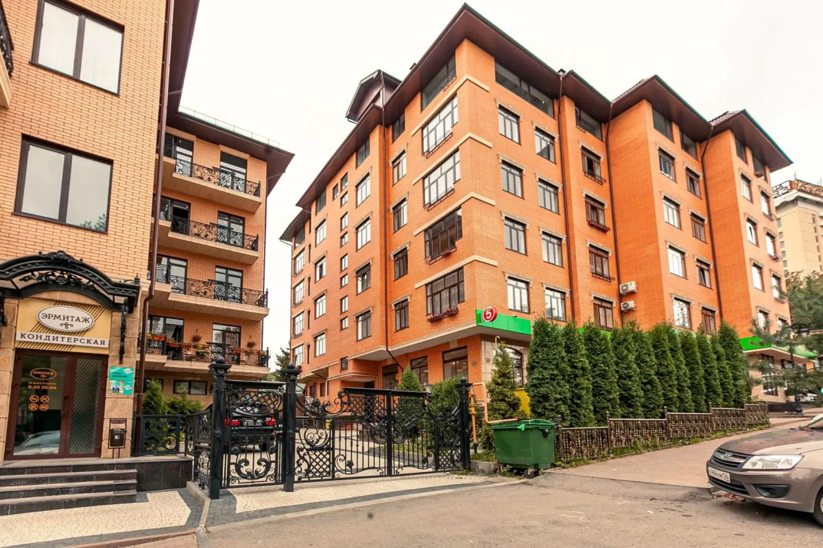 Апартаменты Ирис от Ирины Савельевой В центре города у Каскадной лестницы С завораживающим видом на Боргустанский хребет 6 этаж