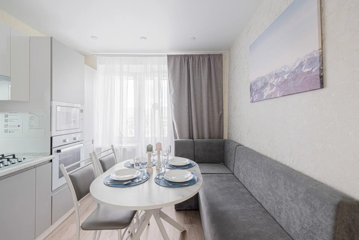 Квартира 1-к в новом мкр. на Новогородской 15 от RentAp, 4 сп.места