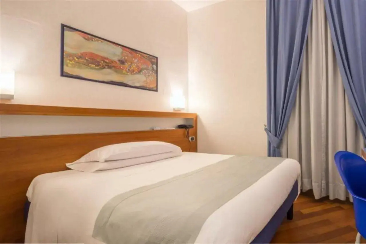 Отель Best Western Plus Hotel Plaza Napoli
