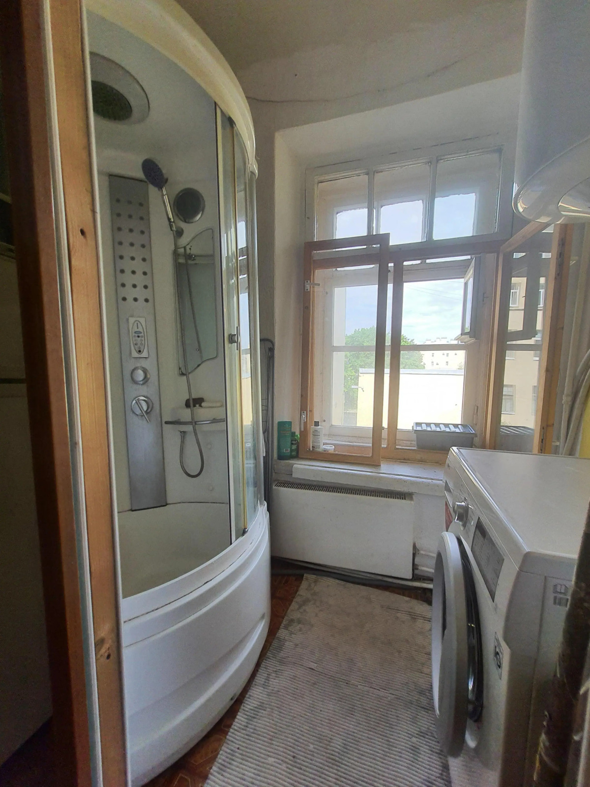 Бунгало Необустроенная Комната Творческого Человека в Трехкомнатной обычной квартир