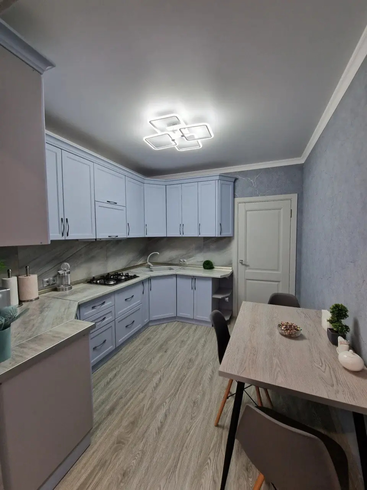 Квартира Flatirini с панорамными окнами в новом ЖК