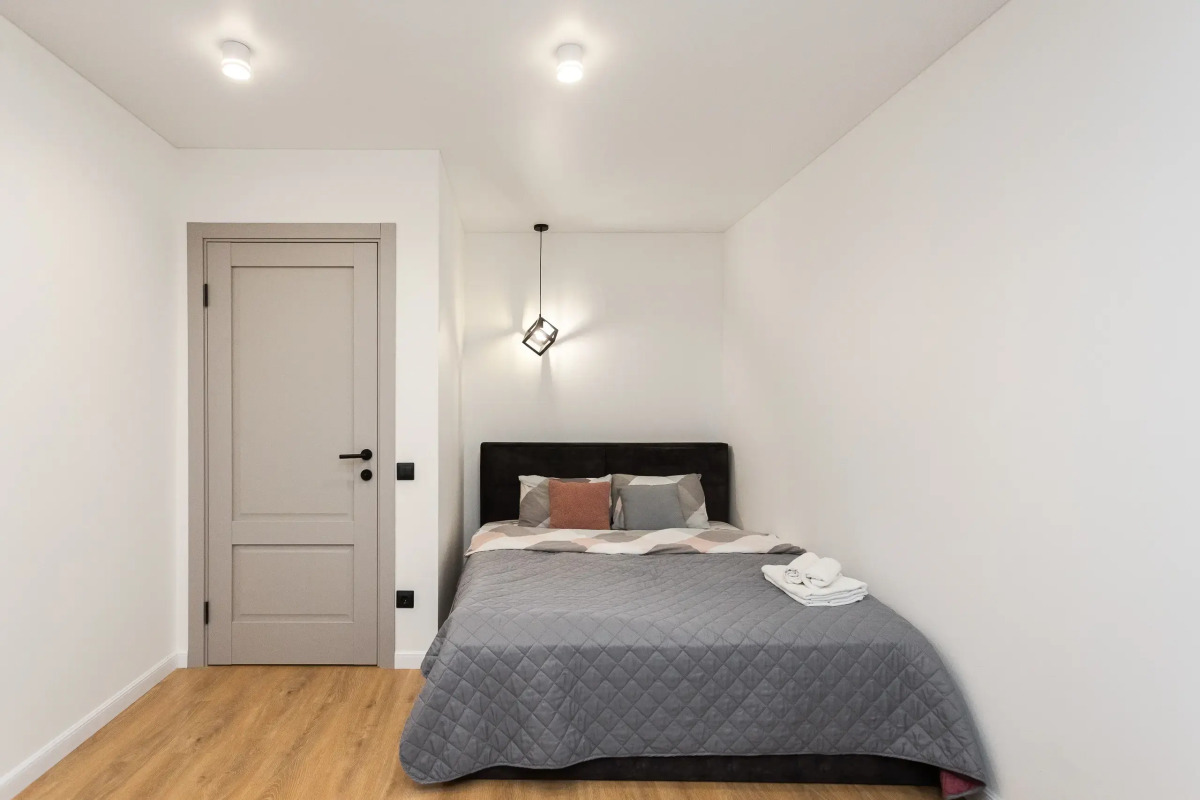 Квартира уютная трехкомнатная с двумя балконами рядом с островом Канта