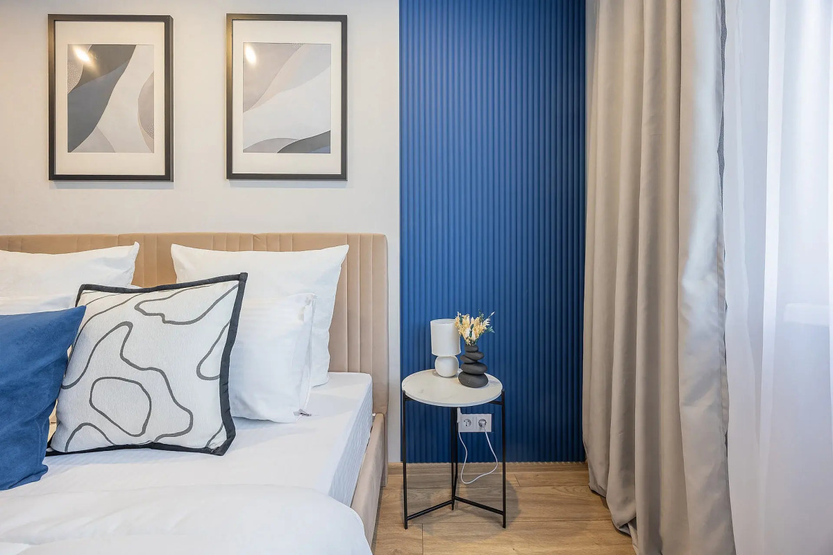 Апартаменты улучшенные, в центре города, с тремя спальнями