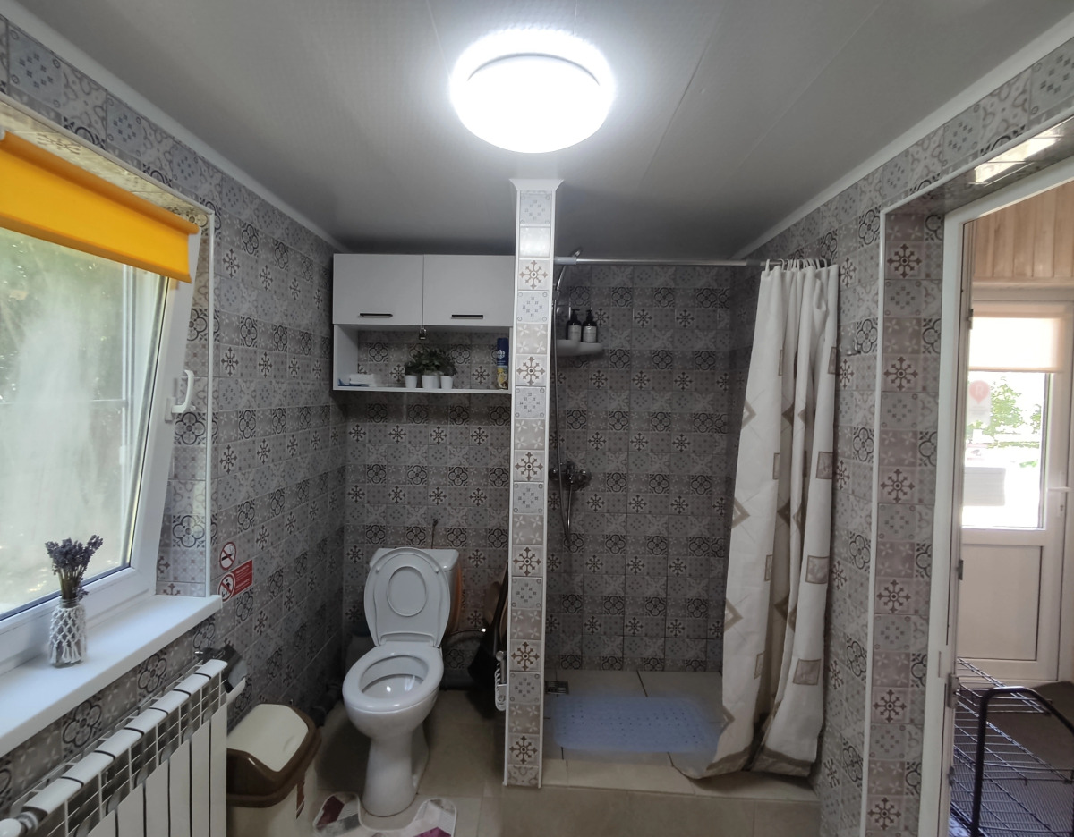 Частный дом у горной реки