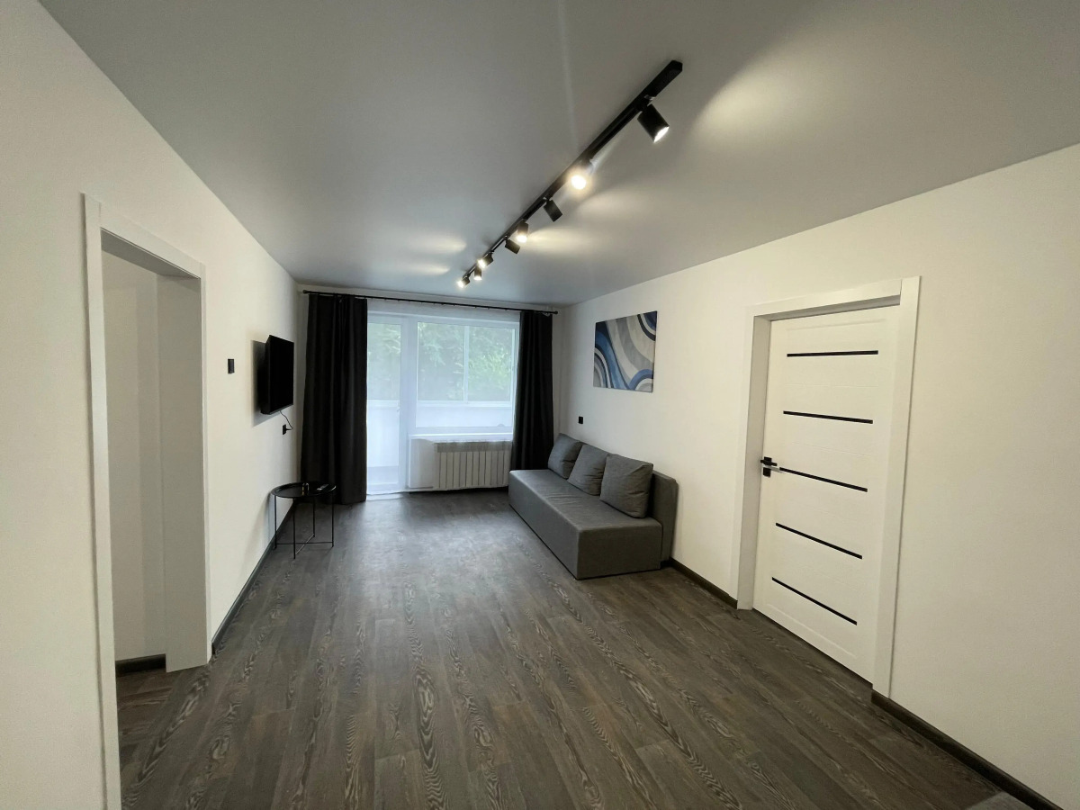 Квартира 4-х комнатная на 10-х у пляжа с озером