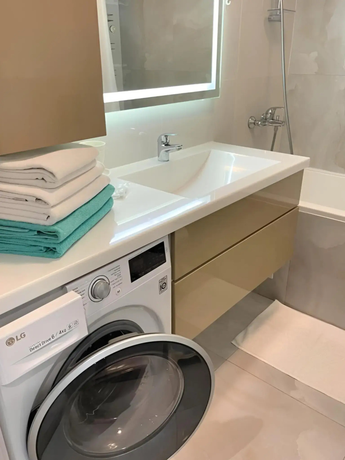 Апартаменты Айсберг с видом на храм с балконом