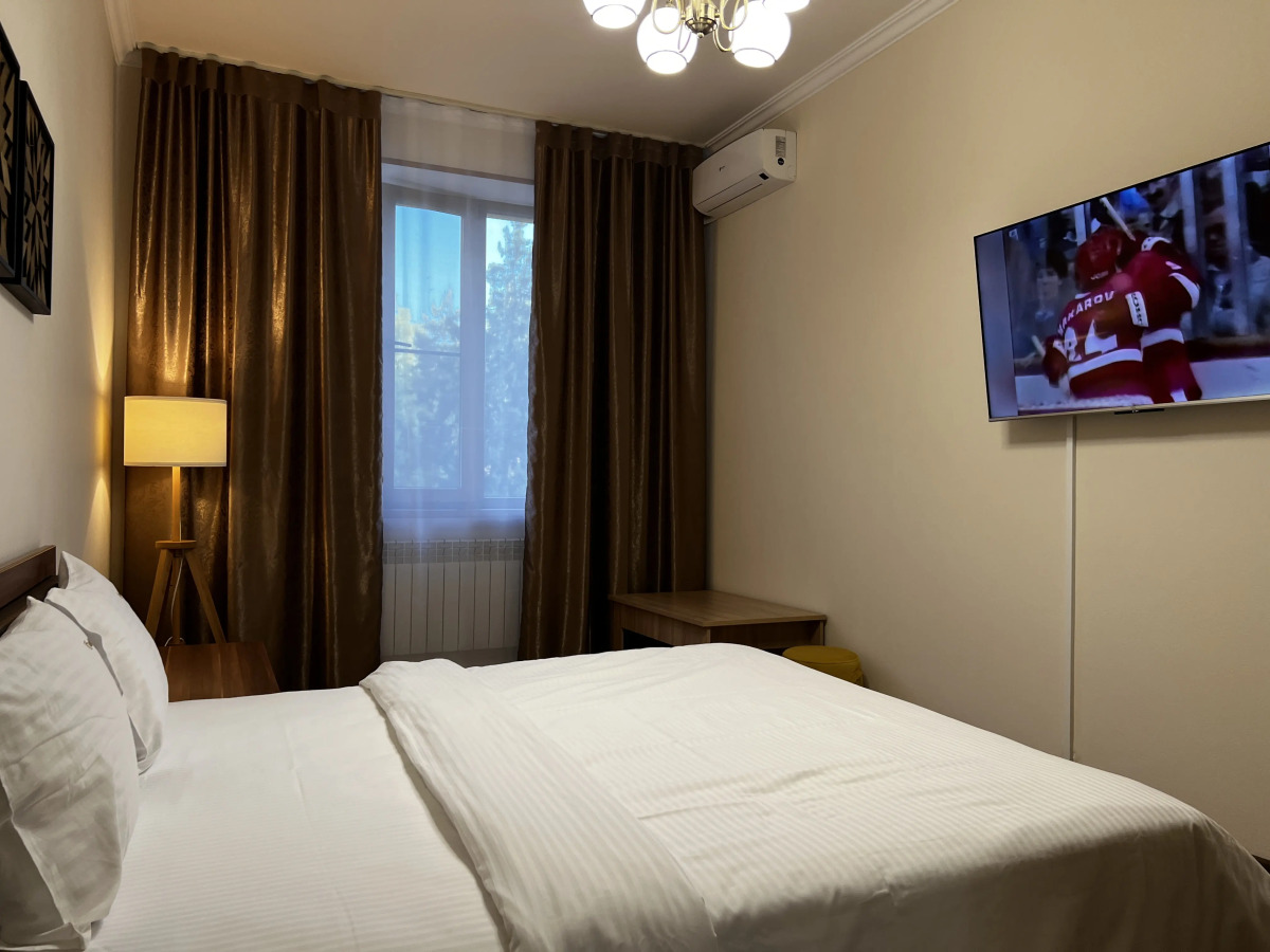 Апартаменты возле Парка на Аллее Строителей by Sutki26