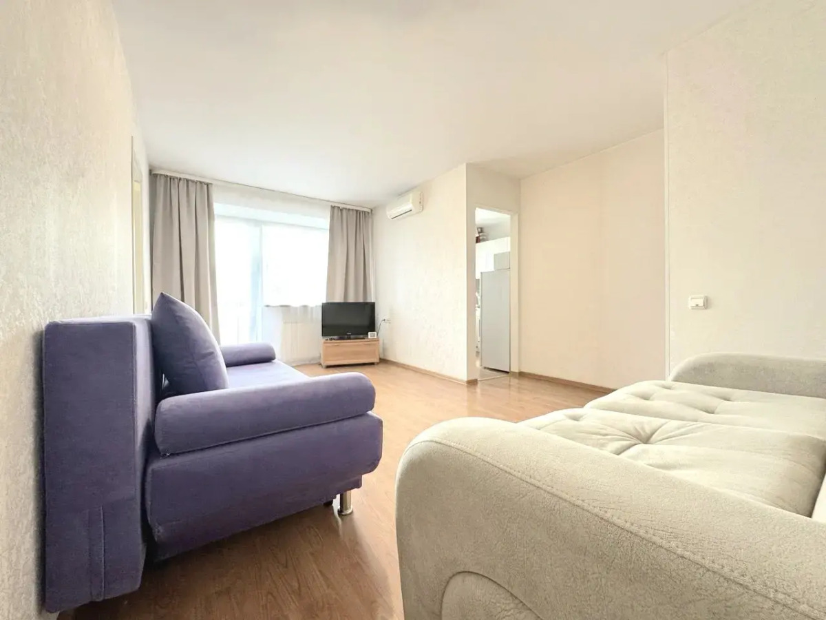 Квартира Двухкомнатная с Балконом и Кондиционером в Центре на Весенней