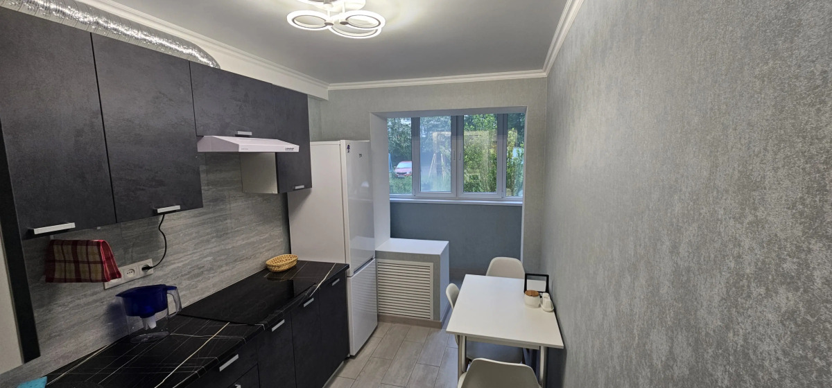 Квартира Двухкомнатная в тихом дворе с новым ремонтом и техникой