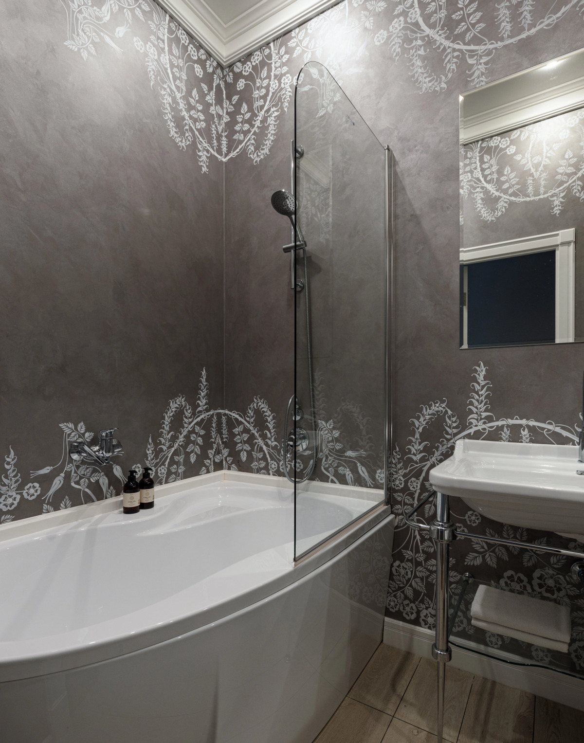 Апартаменты Bird Nest 80 кв.м с Балконом и Видом на Набережную Канала Грибоедова