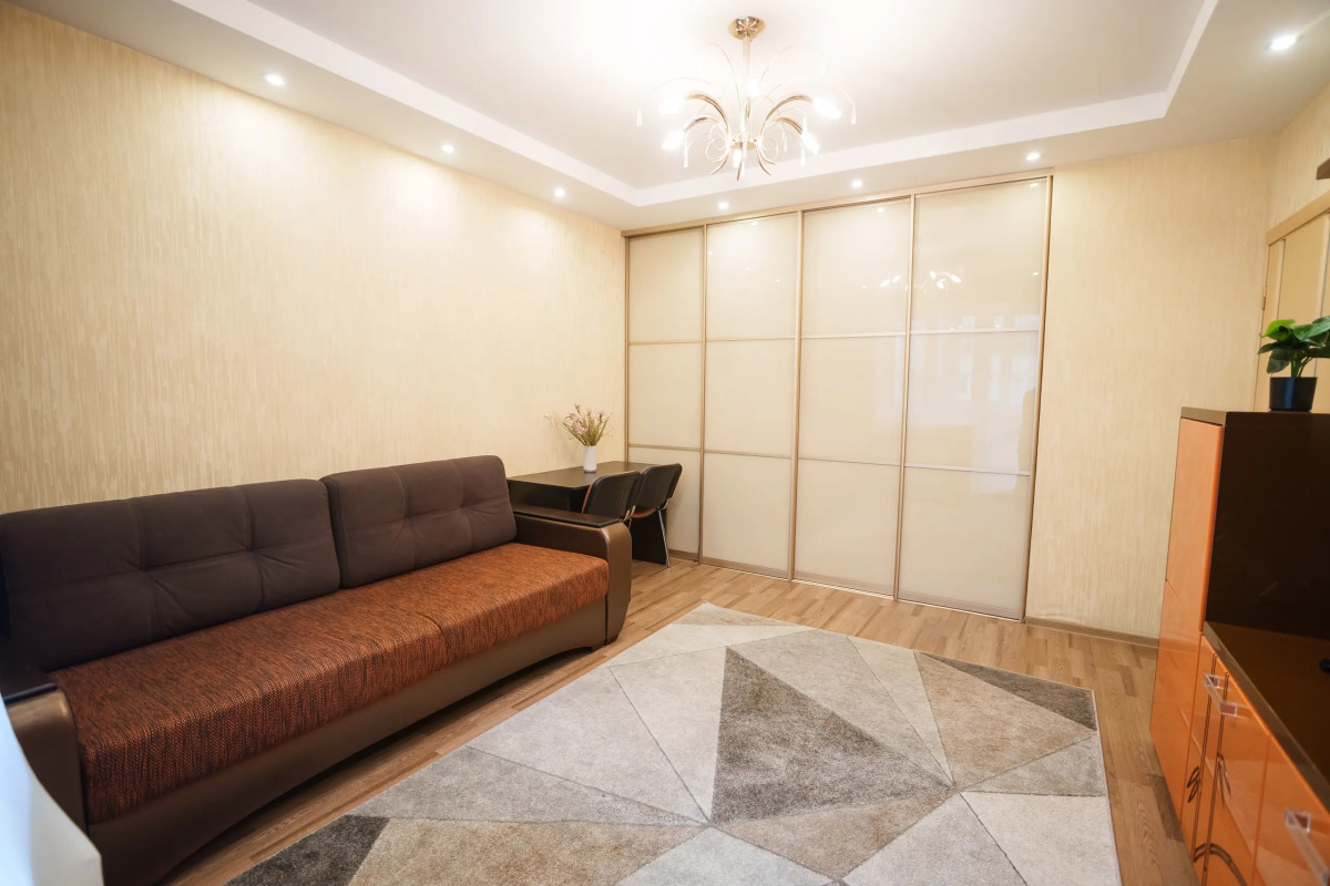 Квартира Inndays Apartments на Староникитская 105б (2)