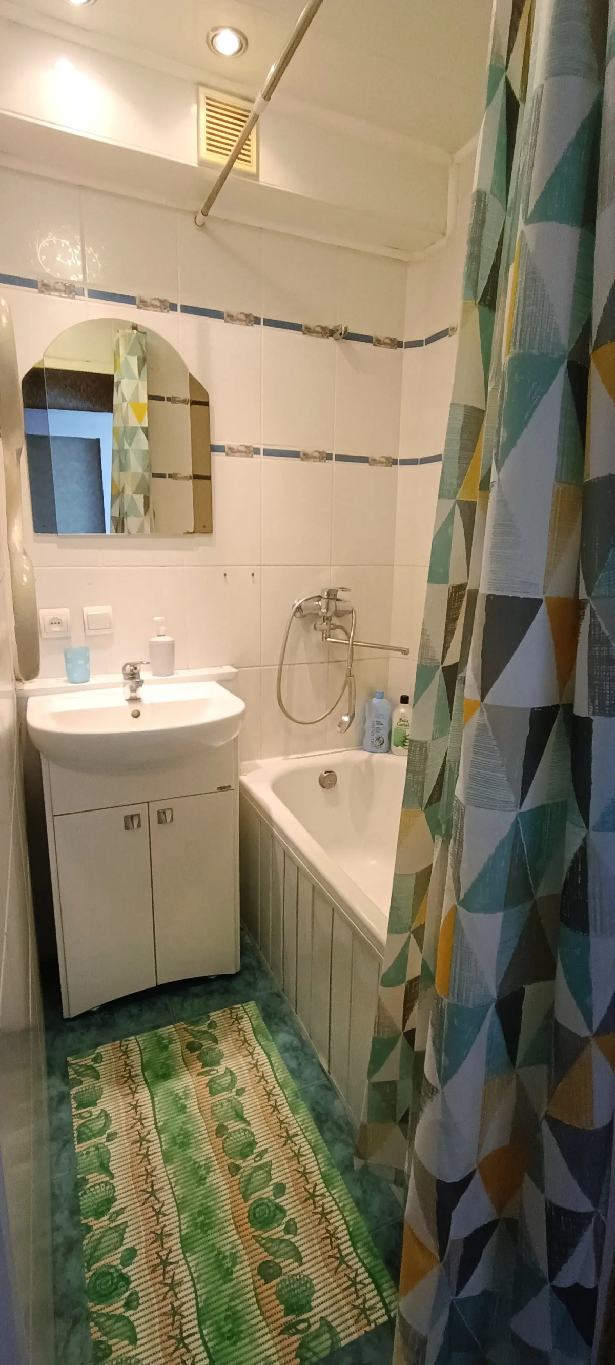 Апартаменты Центр, красивый вид на озеро, 9 этаж, лифт