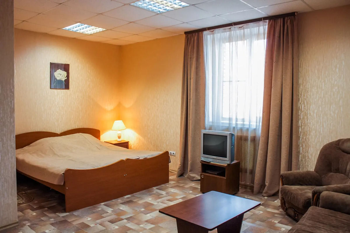 Отель Адамас