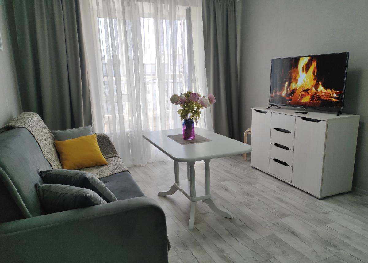 Апартаменты Вирджиния до 4 Чел. на Возрождения 51 Пятница Сеть Посуточных Квартир