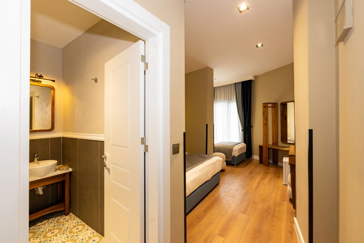 Nenessa Airport Hotel