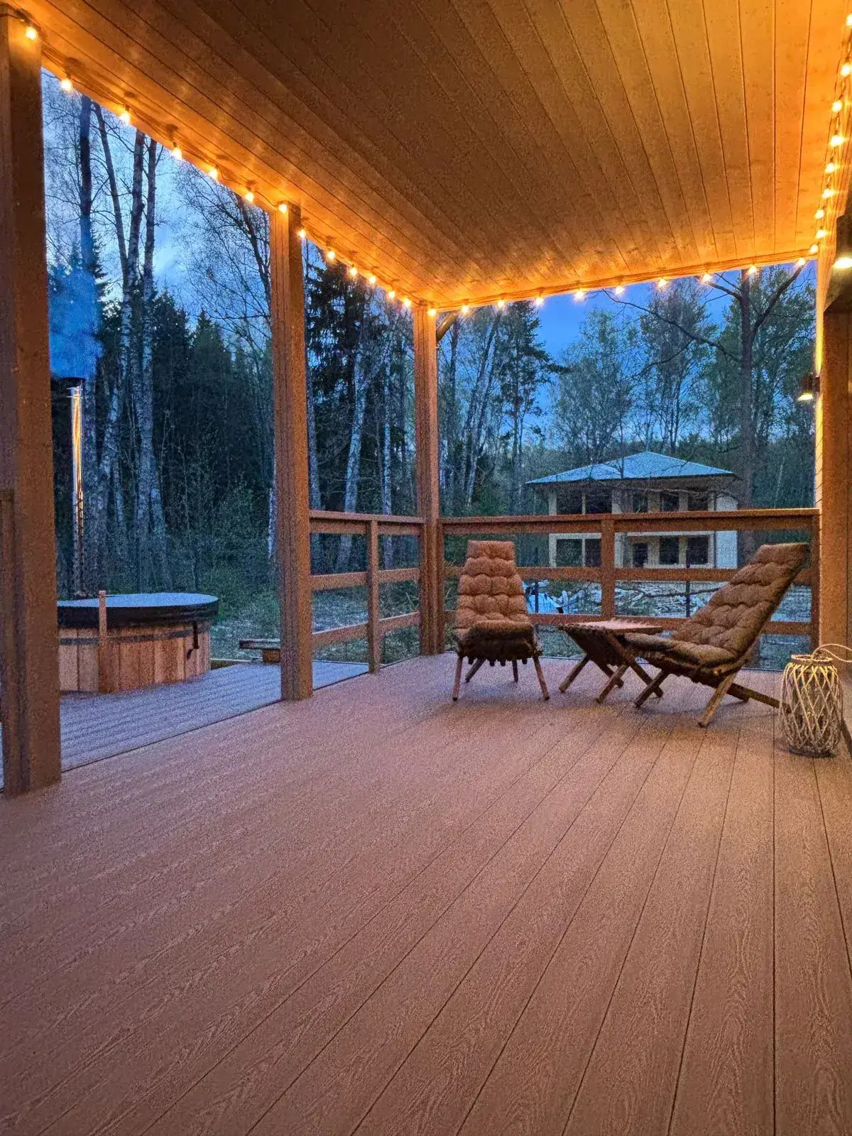 Частный дом с камином и потрясающим видом на лес