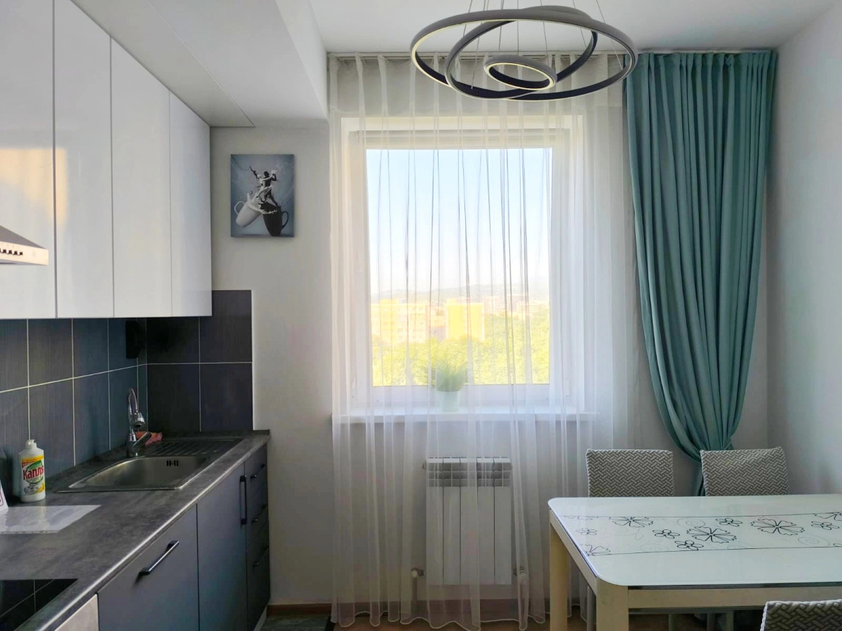 Двухкомнатная Квартира в Центре с Видом на Город и на Горы