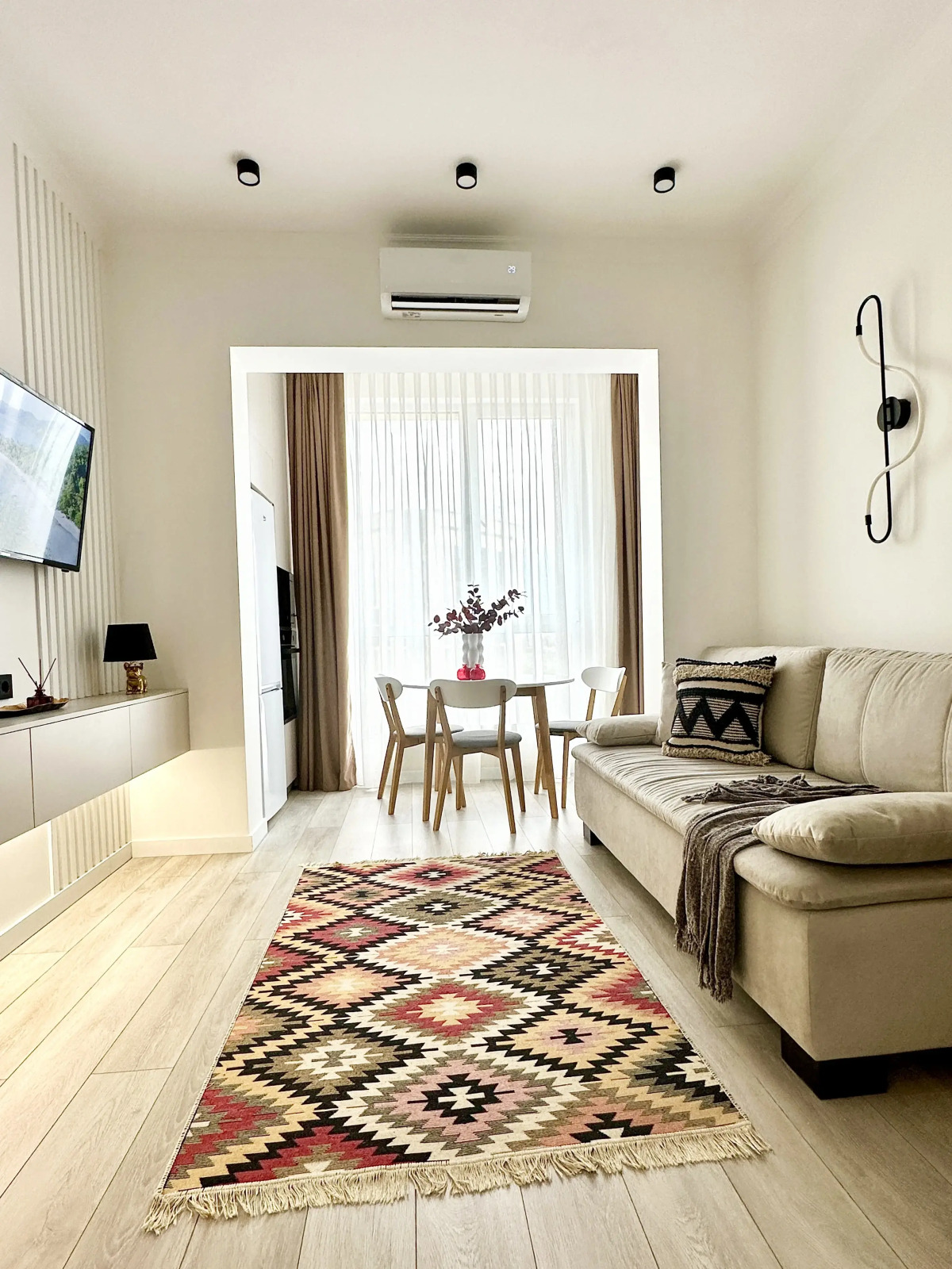 Апартаменты 158/4 Комфорт сити с двуспальной кроватью, диваном и красивым видом