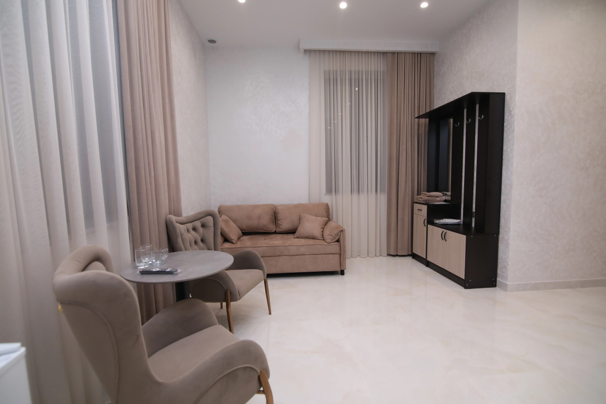 Отель Louvre Home